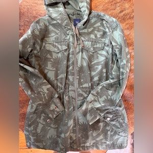 GAP army green leaf patterned jacket